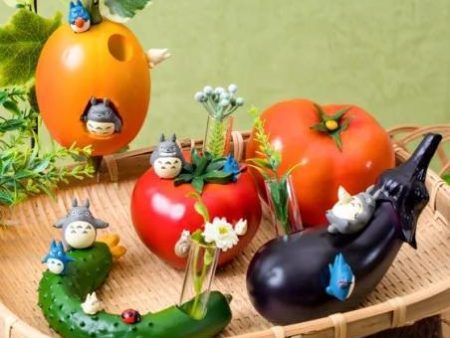 Studio Ghibli  My Neighbor Totoro  Totoro and Vegetable Single Vase 吉卜力工作室龙猫与蔬菜单只花瓶 Hot on Sale